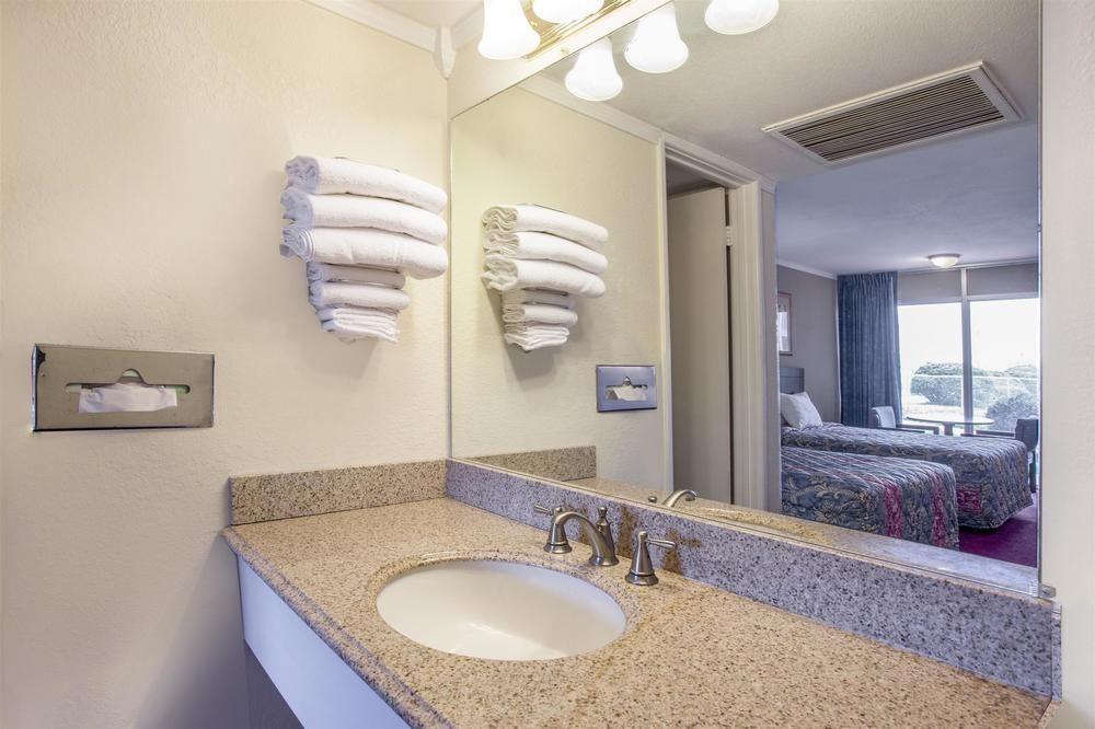Americas Best Value Inn St. Joseph At I-29 Buitenkant foto