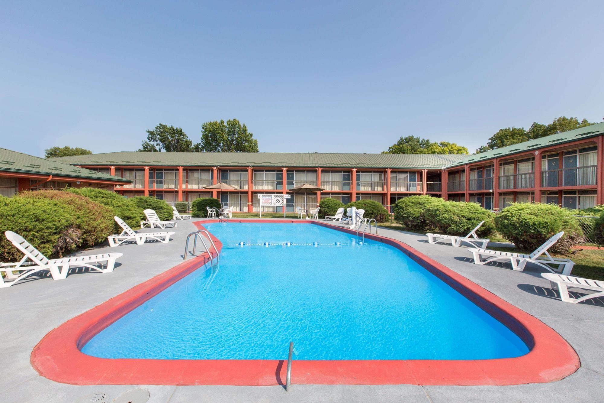 Americas Best Value Inn St. Joseph At I-29 Buitenkant foto