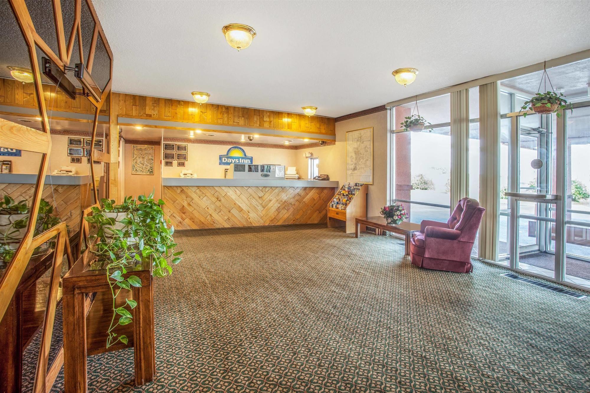 Americas Best Value Inn St. Joseph At I-29 Buitenkant foto