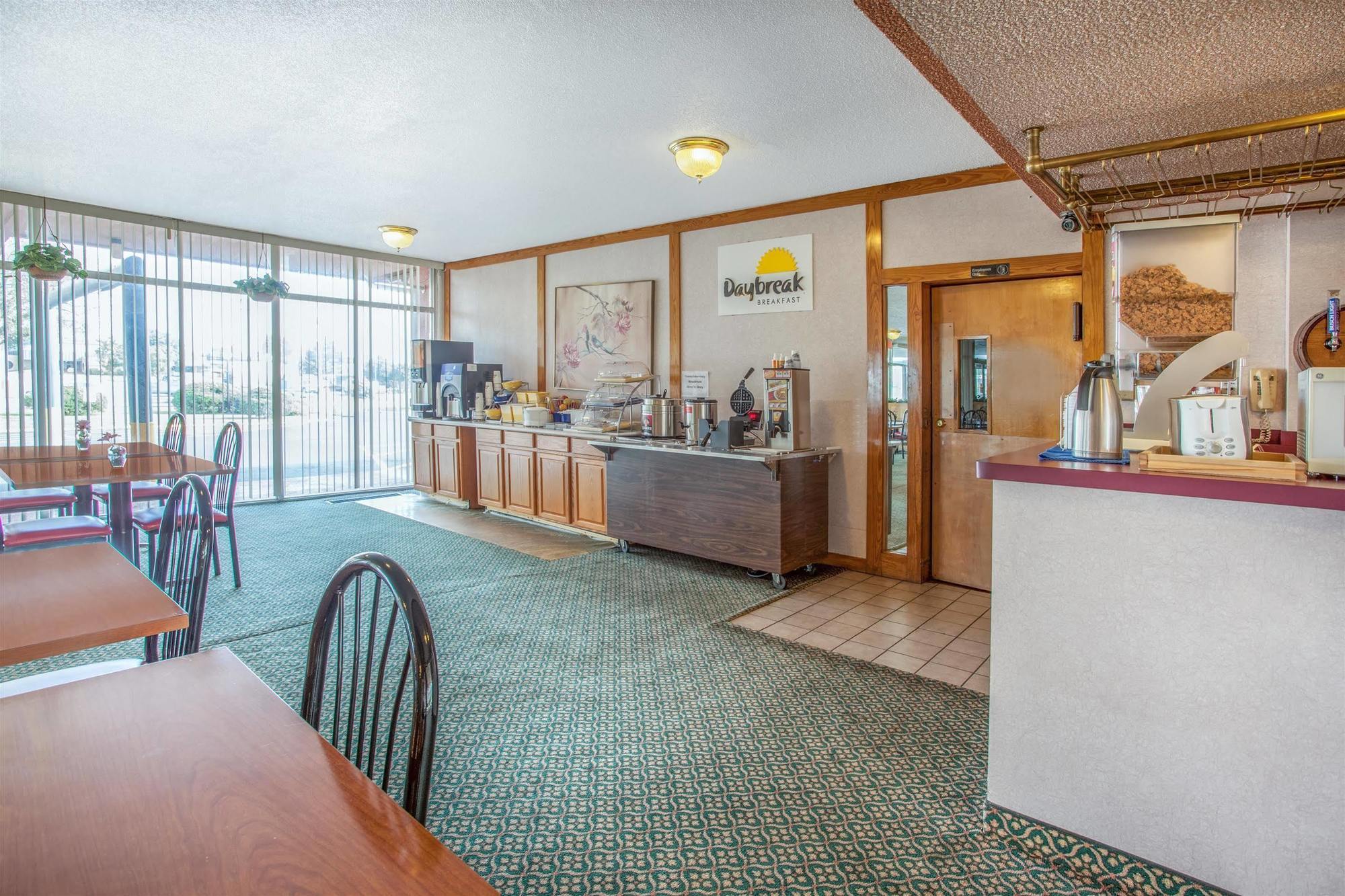 Americas Best Value Inn St. Joseph At I-29 Buitenkant foto