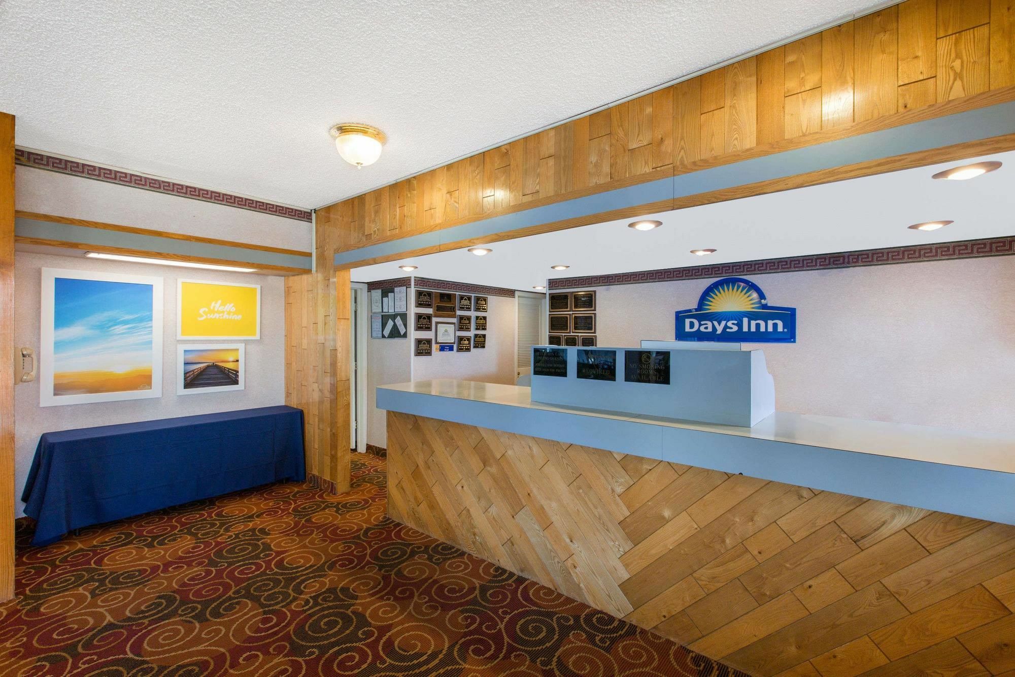 Americas Best Value Inn St. Joseph At I-29 Buitenkant foto